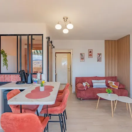 Cosy Waves T1 Bis Centre Saint-raphaël Plages, Gare à Pied, Terrasse&parking Appartement *